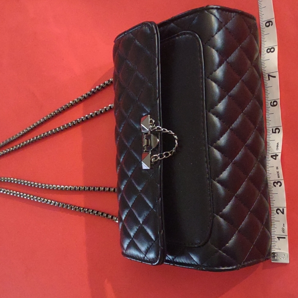 Black quilted evening bag with silver chain handle and metal fold over clasp - Picture 2 of 6